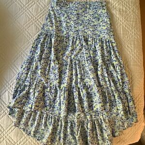 Chic Floral High-Low Skirt in Blue and White